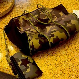 great condition. 2 zipper pockets on the inside and an attached makeup bag